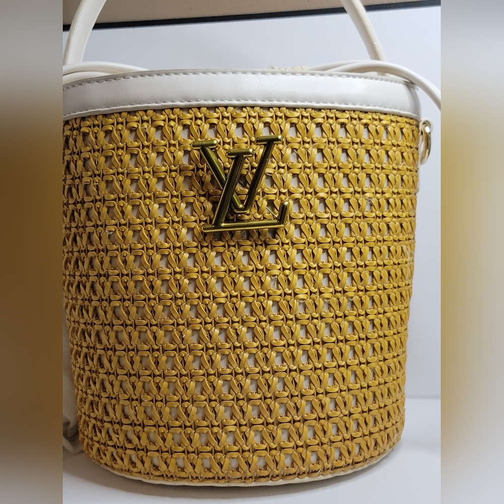 Upstyle Your Bag With A Beautiful Brooch